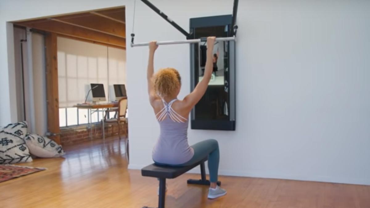 Dispozitivul care înlocuiește aparatele și instructorii din sălile de fitness VIDEO