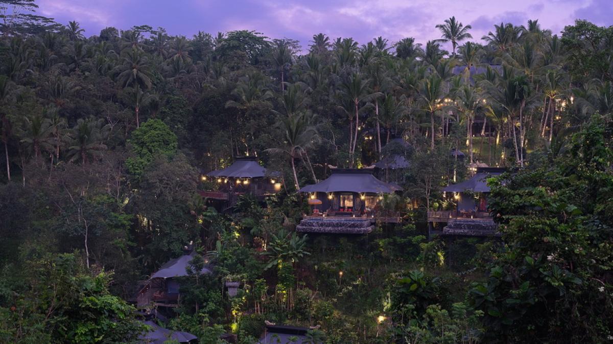 ubud_accommodation_tentoverview_fromacross_thevalley_resize_21321200