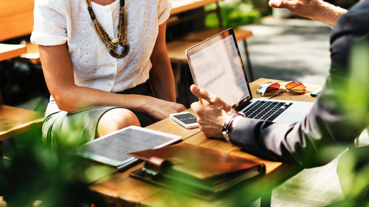 adult_asking_blur_630839_92475700