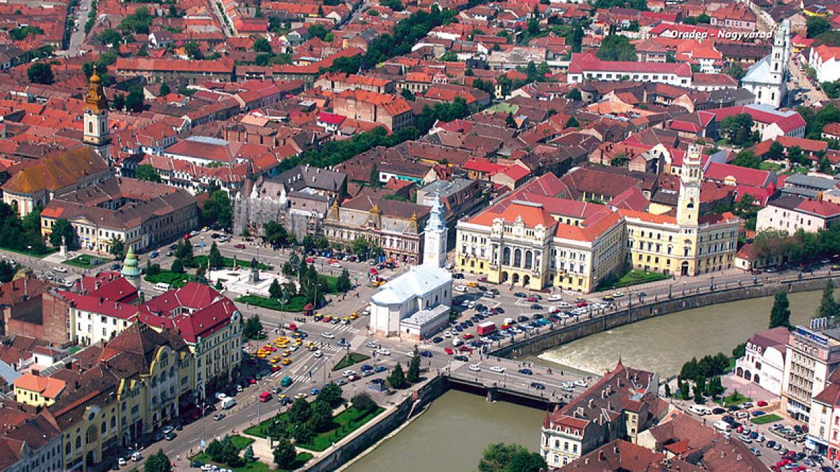 800px_piata_unirii_oradea_25840900