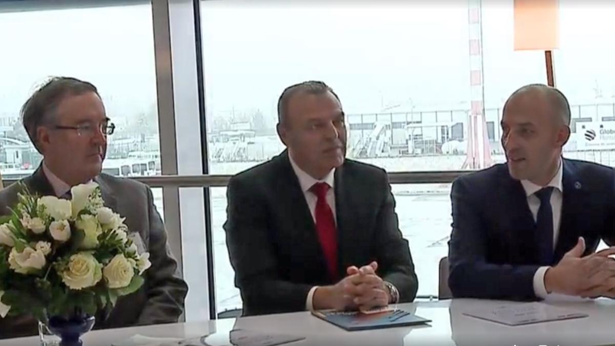 business_lounge_80968400