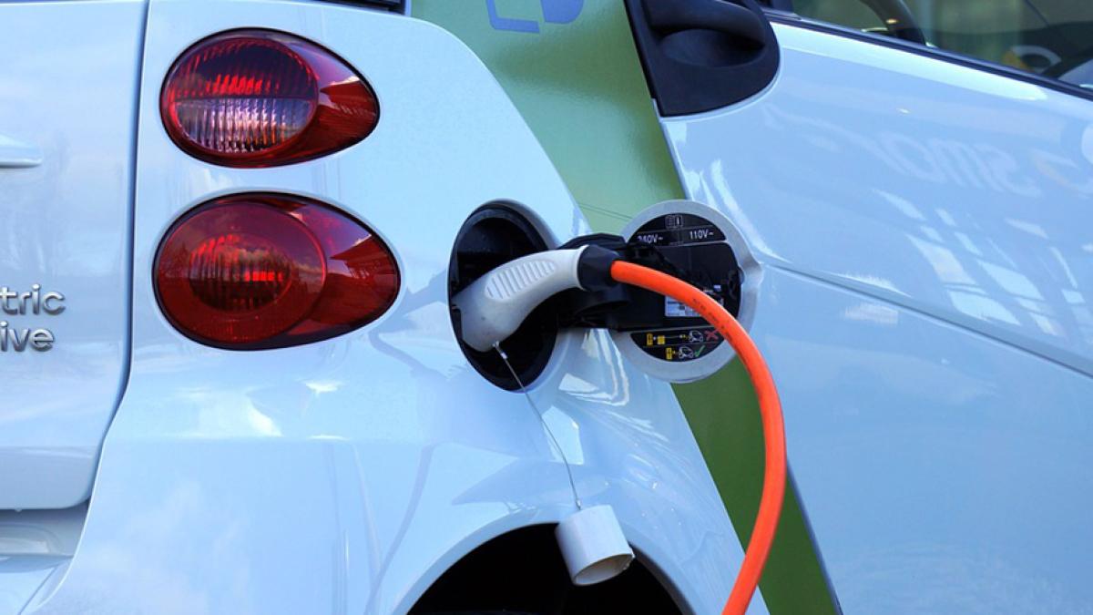 electric_car_1458836_1280_05334100