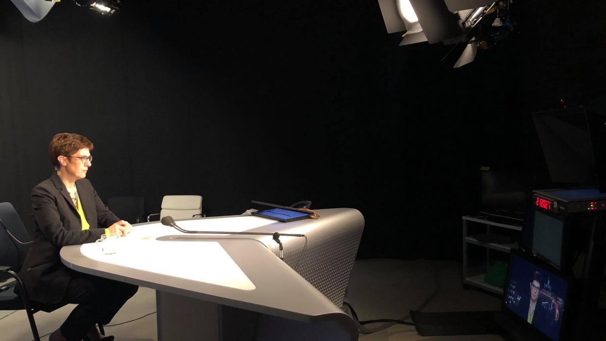 kramp_karrenbauer_fb_47003800