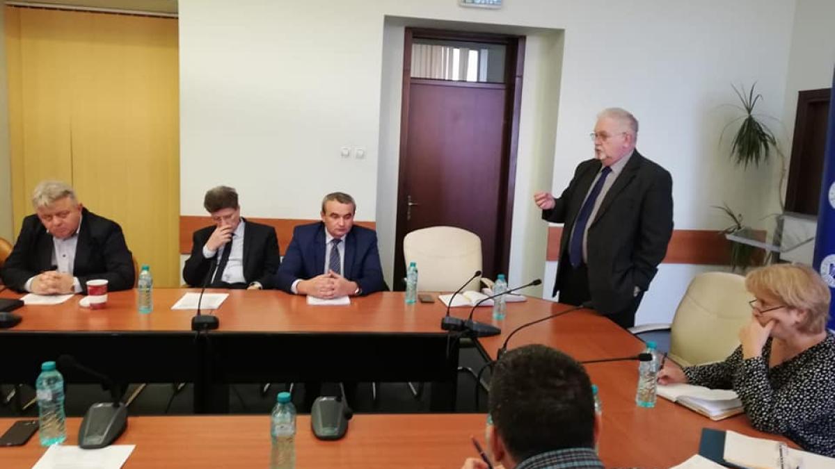 anton_anton_fb_min_02213800