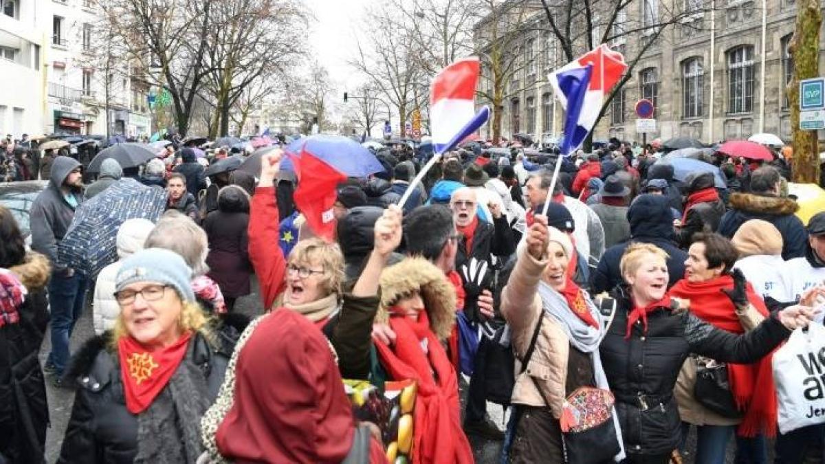 fulare_rosii_66381200