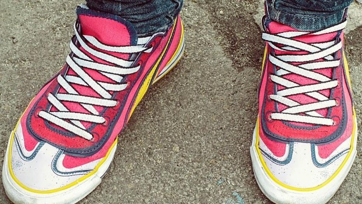 Scăpați de o grijă. Șireturile care se leagă singure! VIDEO