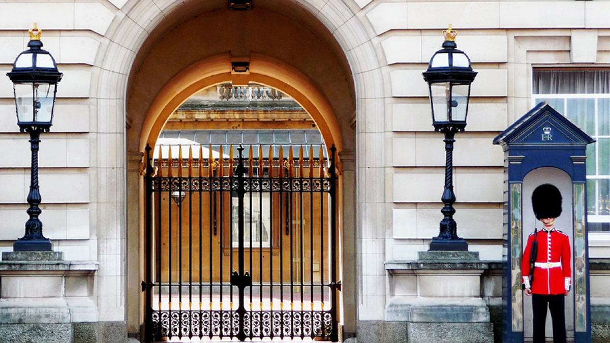 buckingham_palace_09556600