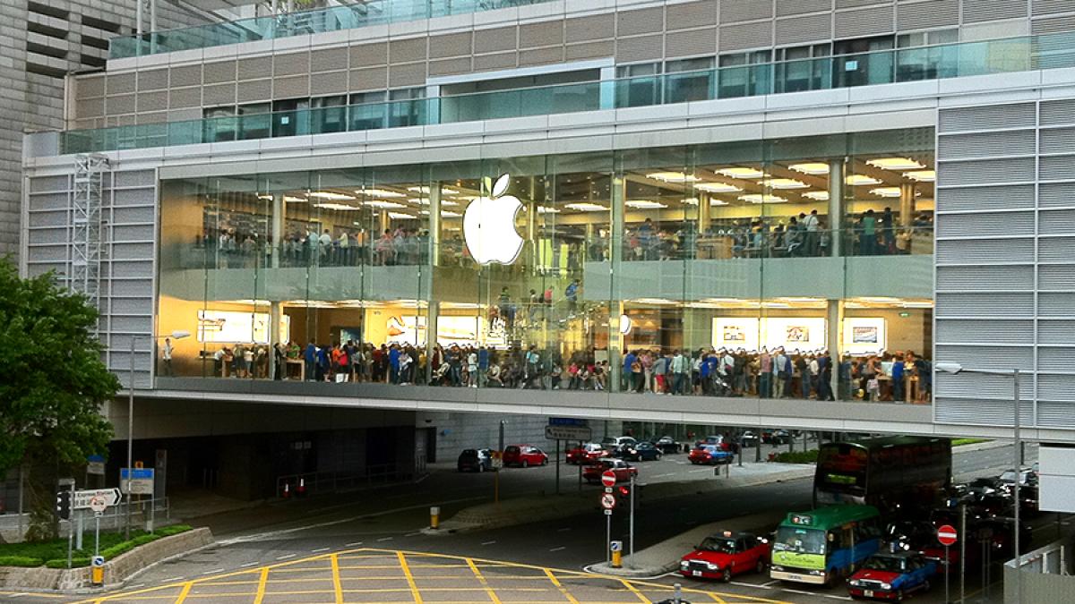 hk_apple_store_opened_exterior_79068500