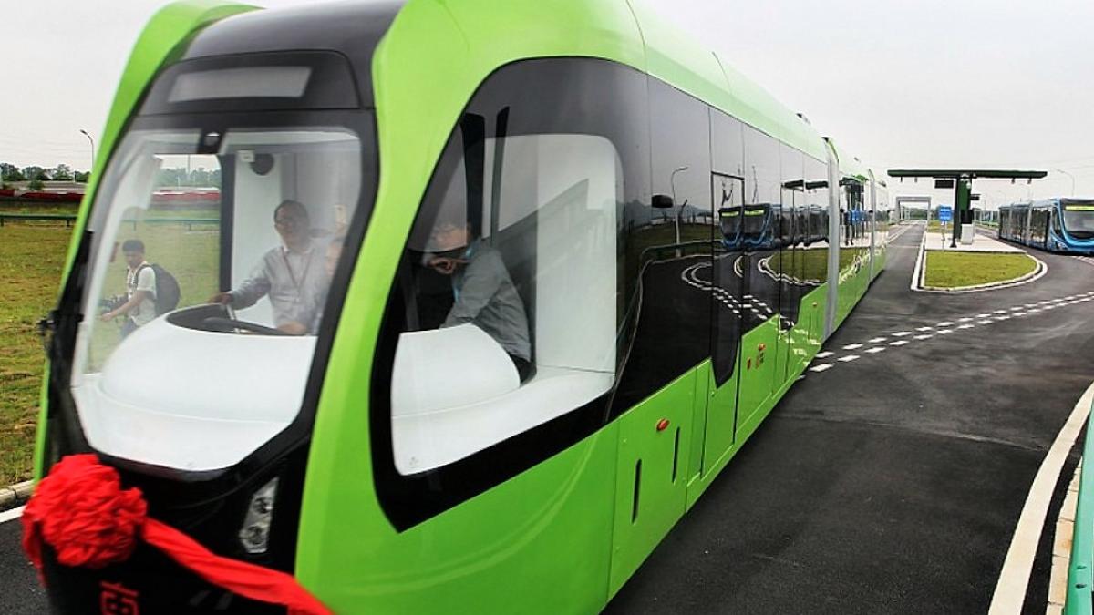 Tramvaiul fără șine, fără vatman. Dar circulă VIDEO