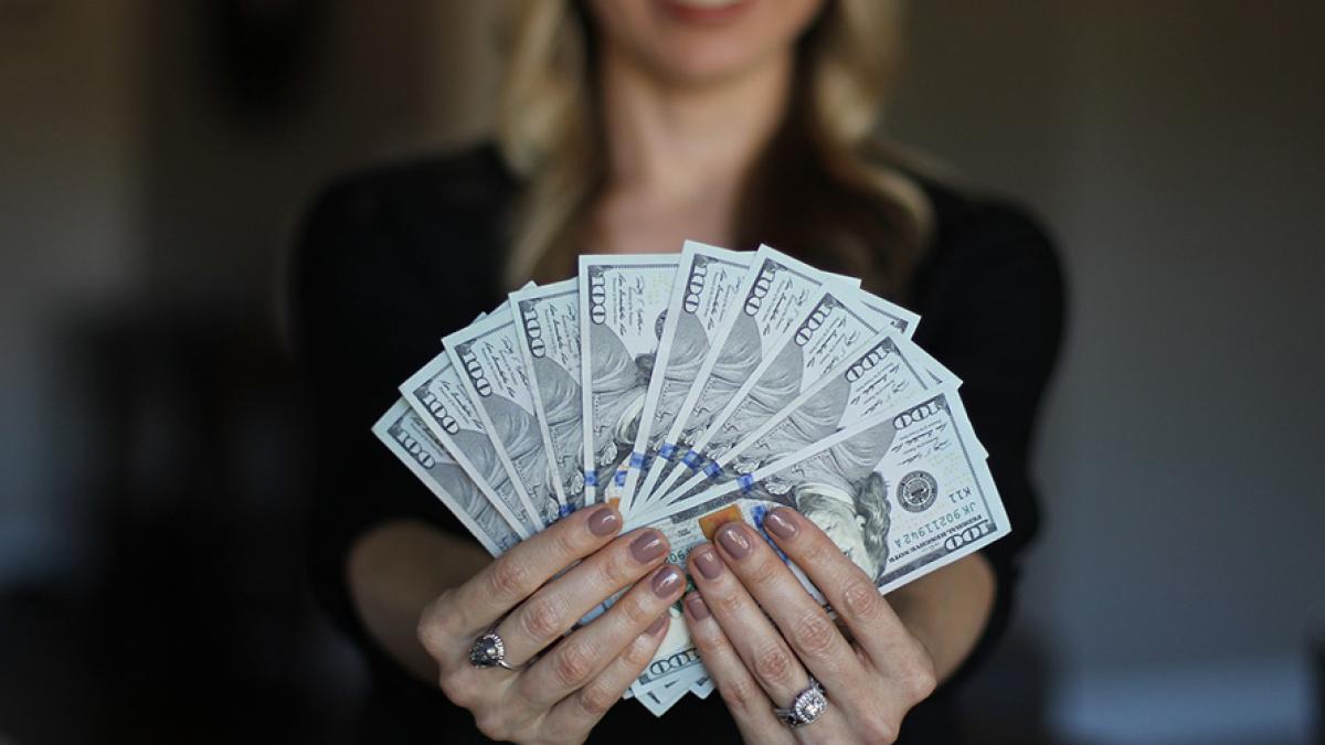 woman_3261425_1280_53106200