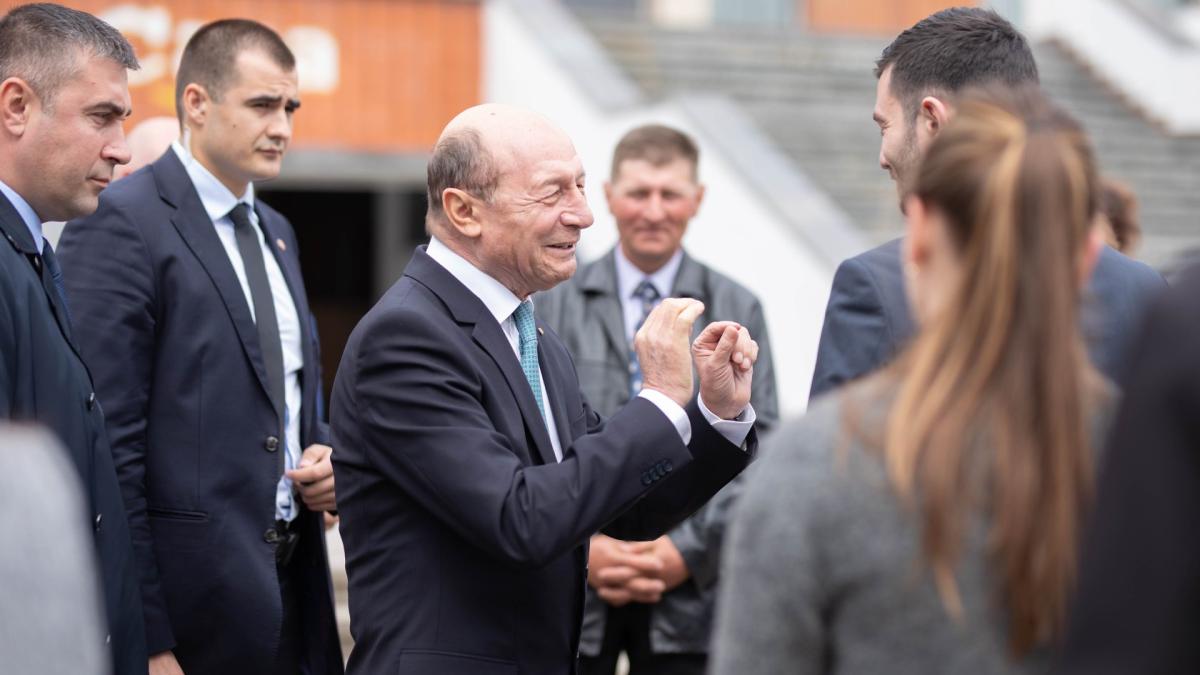 basescu_fb_38676700