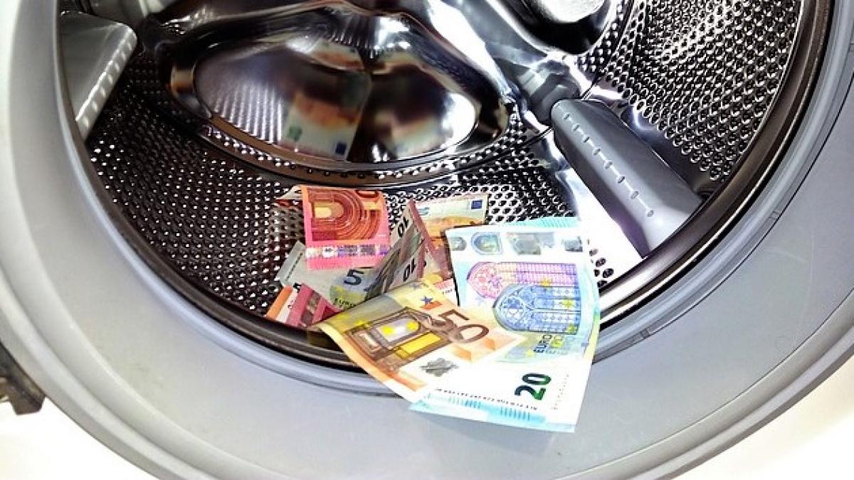 spalare_bani_13855800