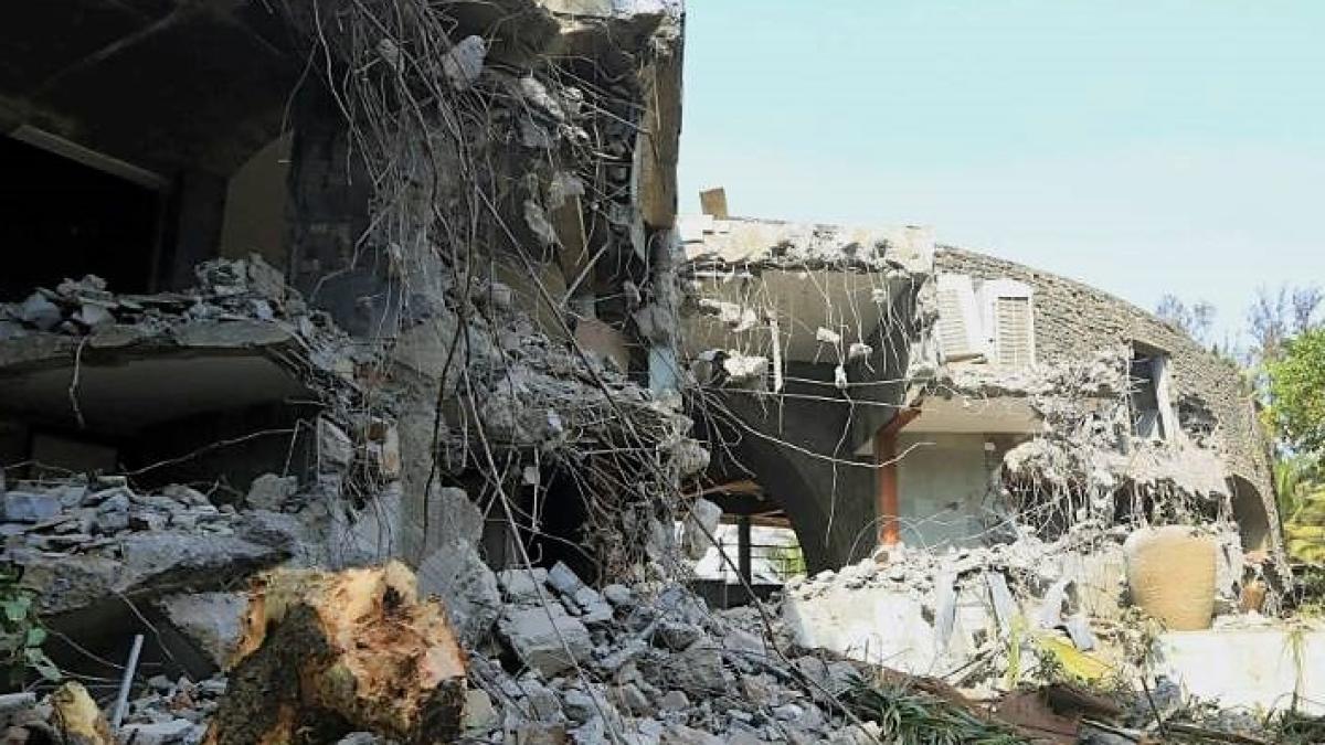 Reședința unui miliardar, DINAMITATĂ! Cine a distrus-o VIDEO