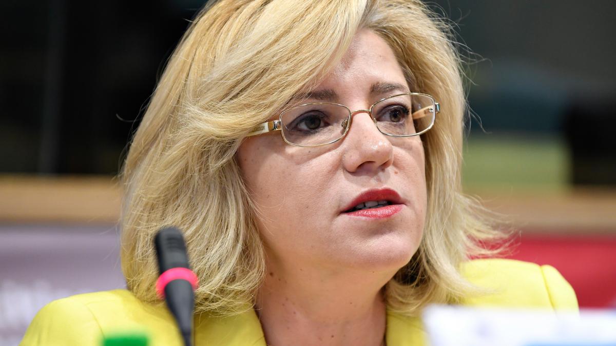 corina_cretu_35734400