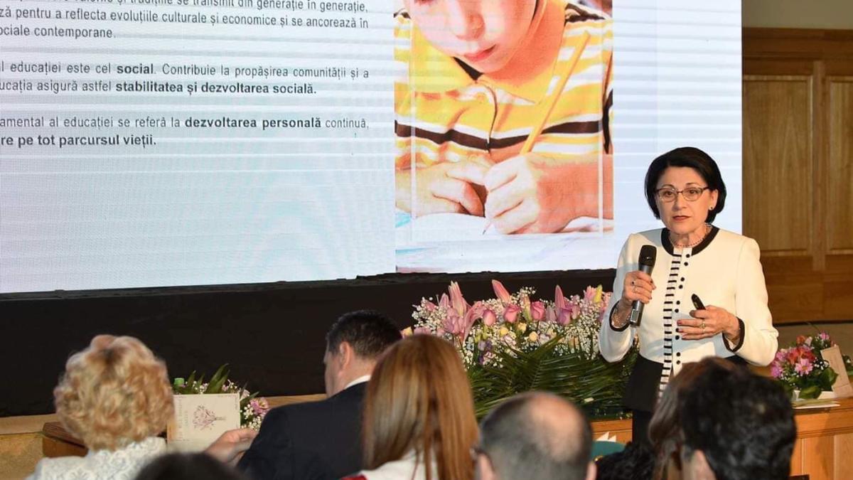 ecaterina_andronescu_35618200