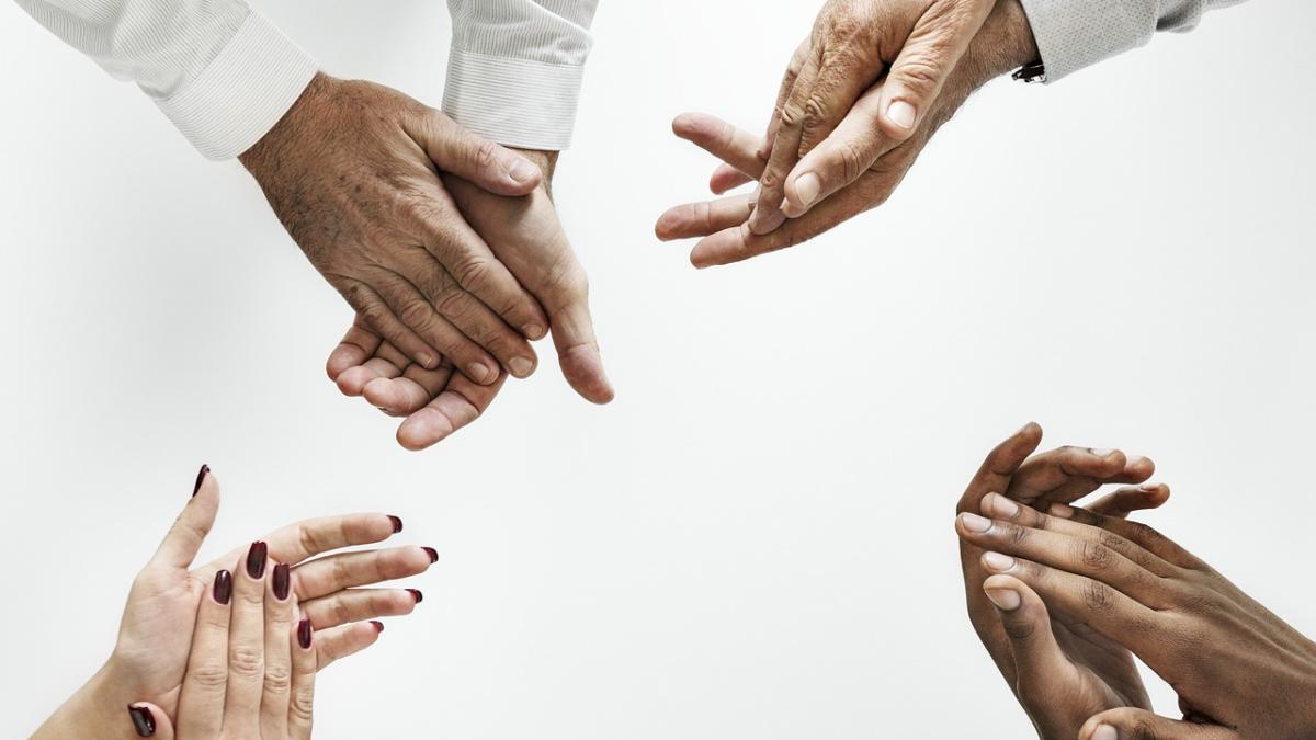 hand_3343891_1280_43223200