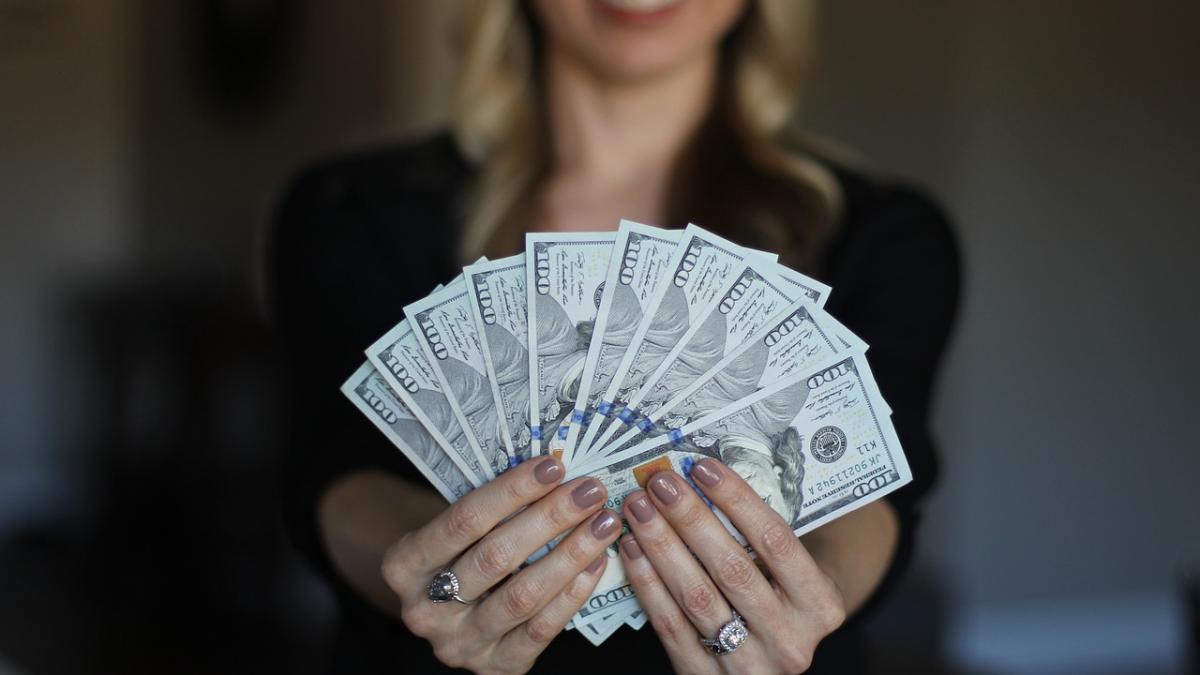 bani_investeste_in_tine_07942000