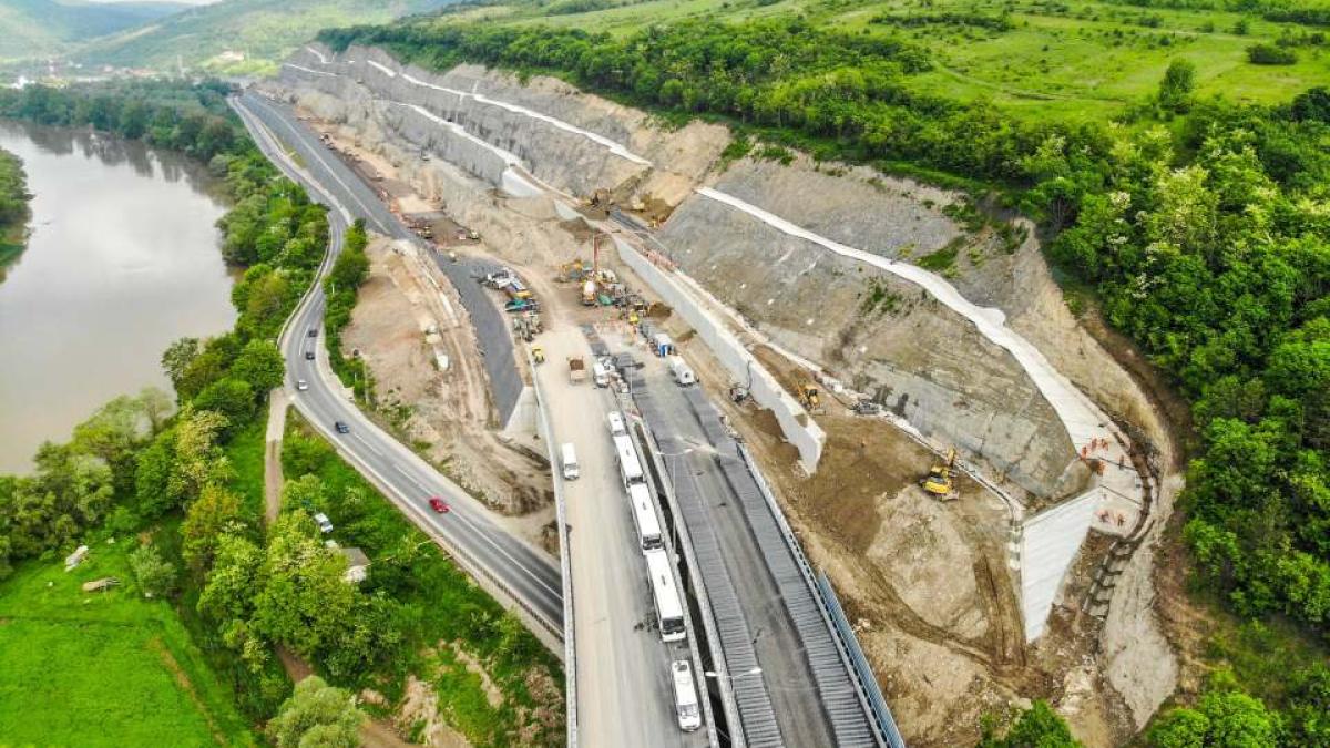 Imagini spectaculoase cu autostrada Lugoj - Deva, dealul Liliecilor VIDEO