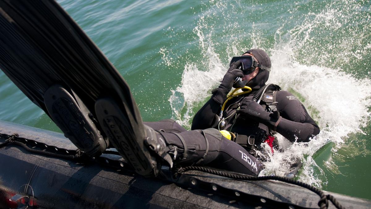 diver_804067_1280_40861700