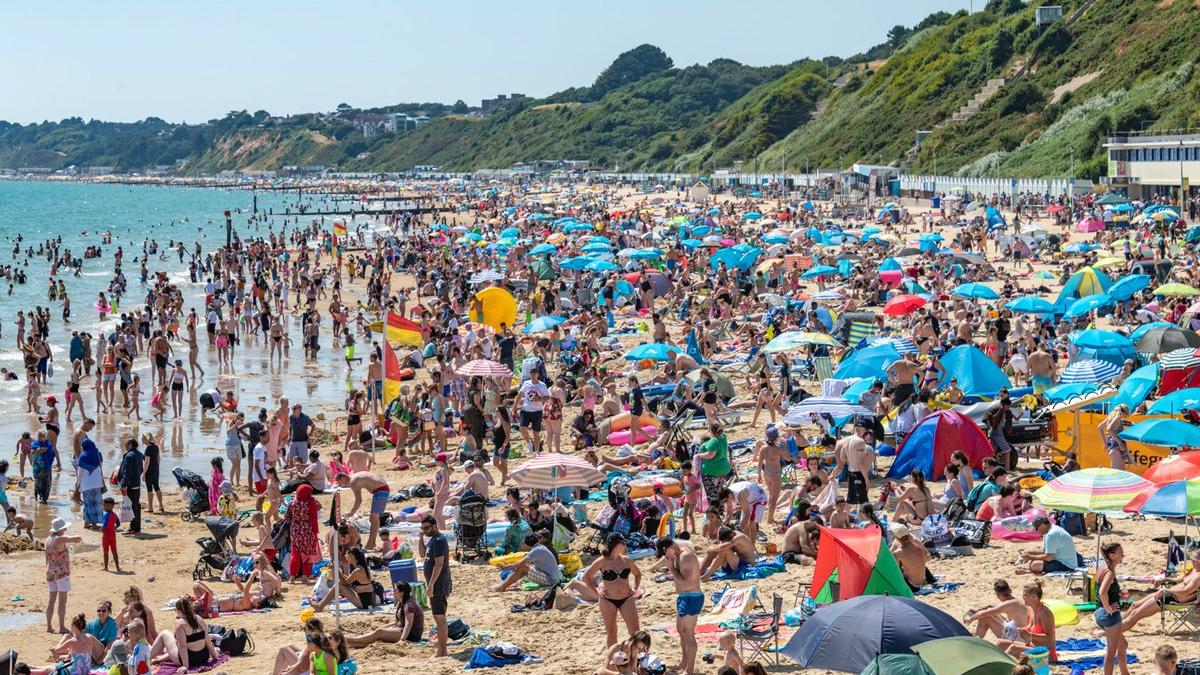 plaja_bournemouth_beach_96654500