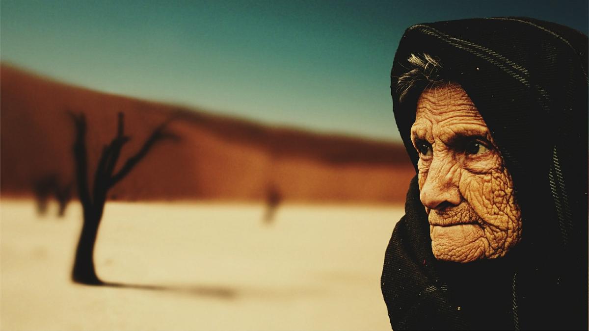 old_woman_574278_1280_52943800