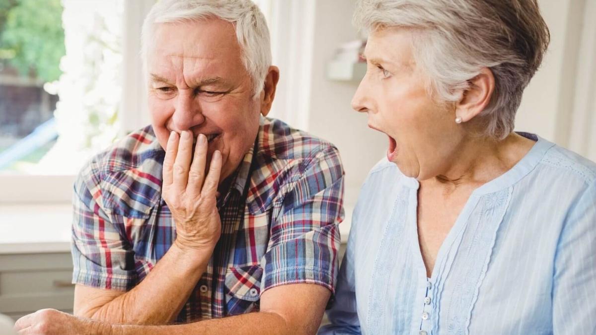 pensionar_uimit_74382800