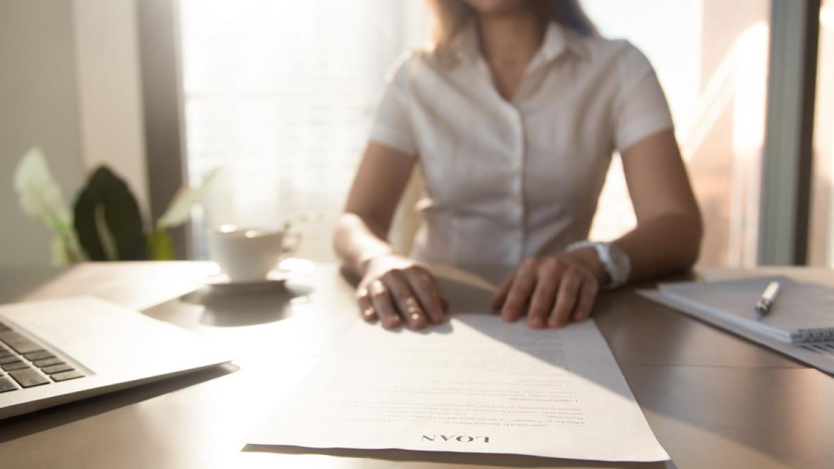 banca_femeie_74304200