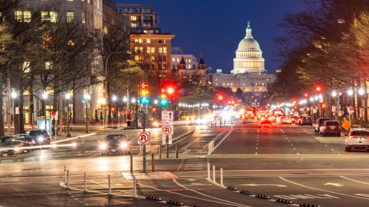 us_capitol_building_sunset_63253_6188_16054200