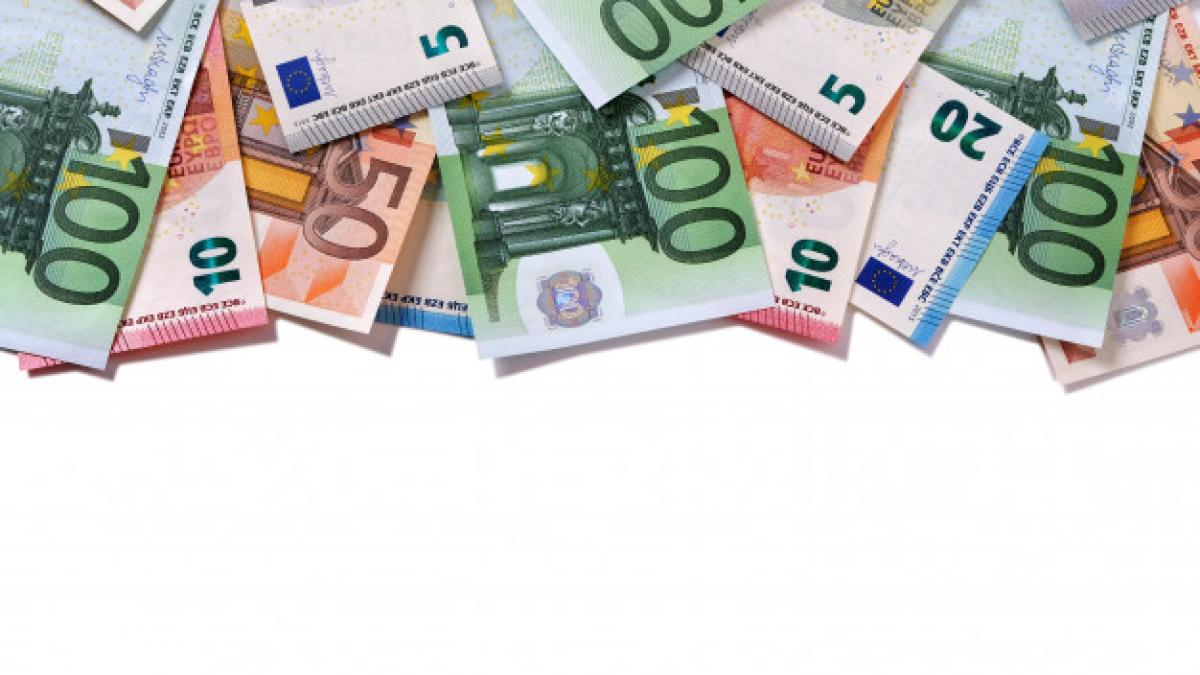 top_border_euro_money_notes_1101_2389_54133100
