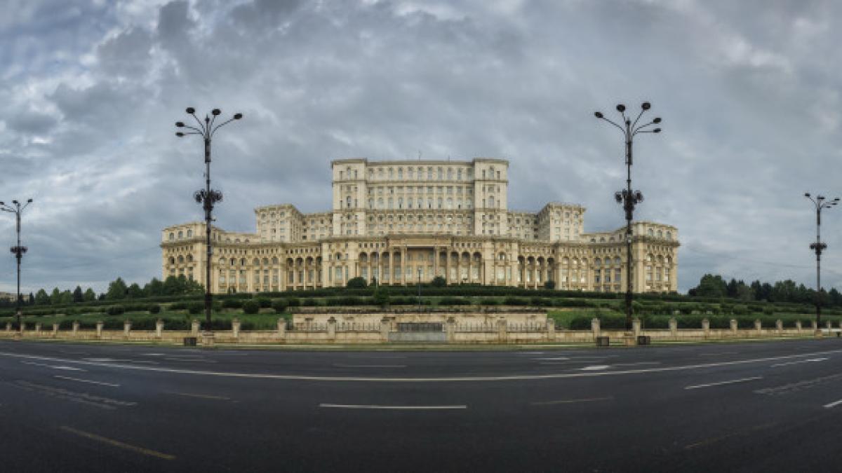panoramic_view_romanian_parliament_bucharest_3510_367_02144000