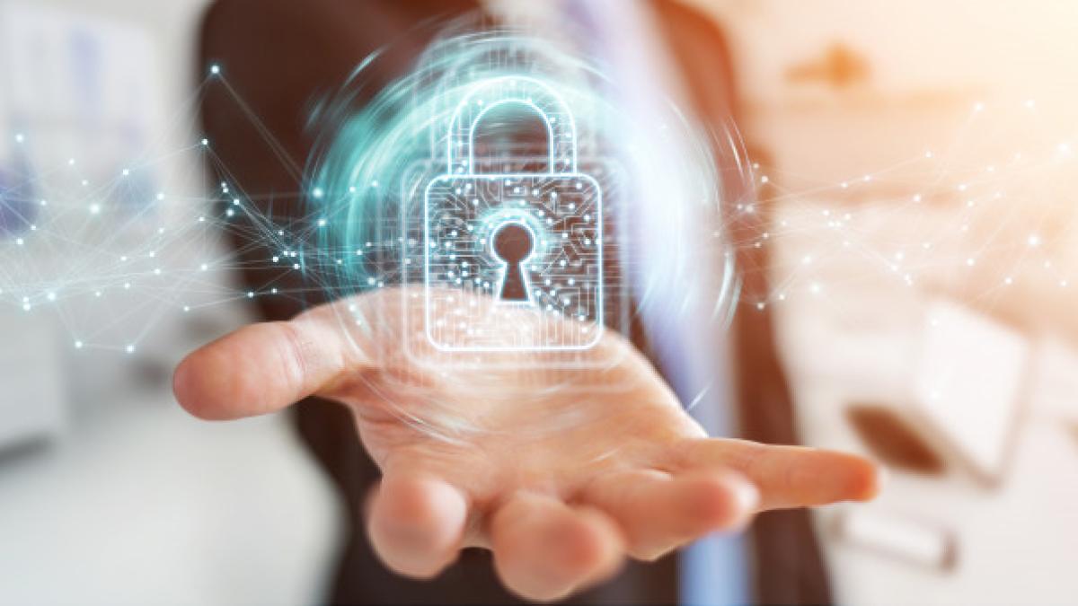 businessman_using_digital_padlock_with_data_protection_117023_174_55405800