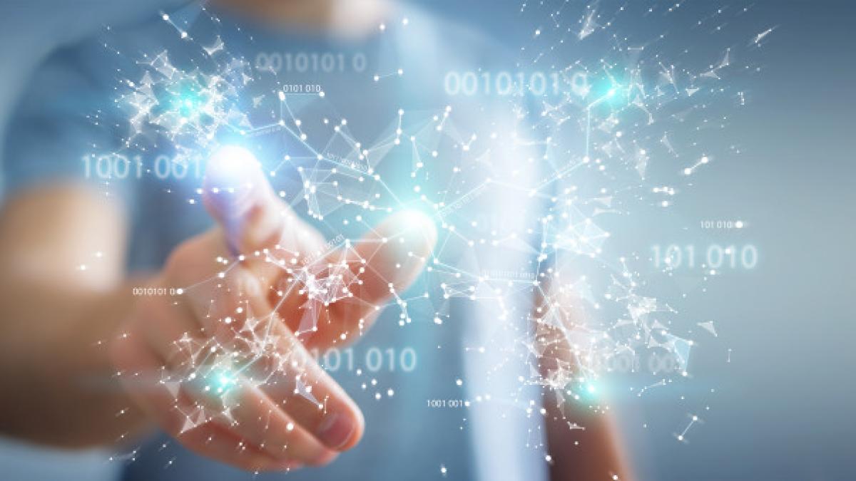 businessman_using_digital_binary_code_connection_network_117023_172_91079000