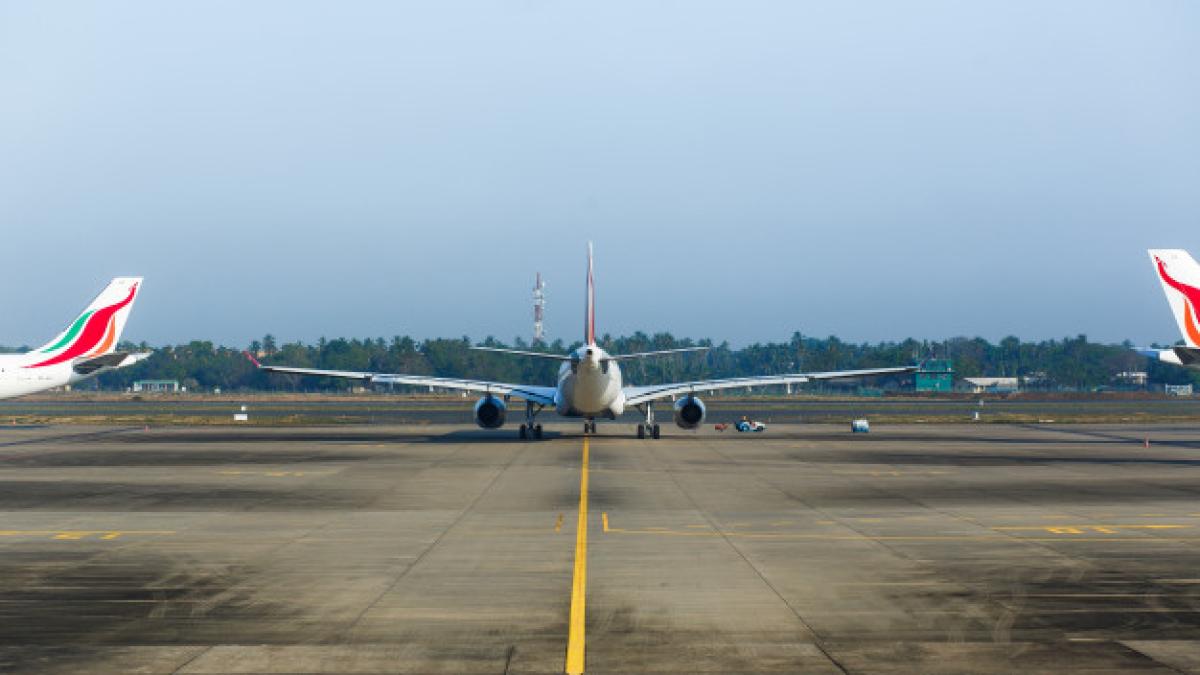 airplaine_airport_preparing_flight_105751_1069_38091800