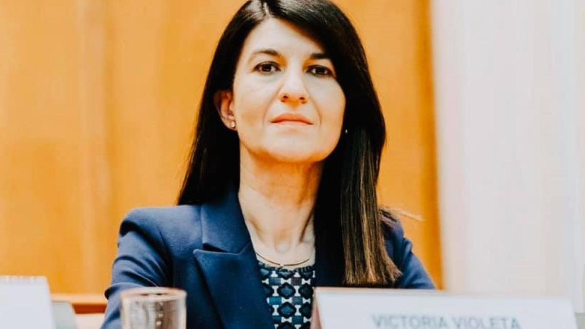 violeta_alexandru1_41711700