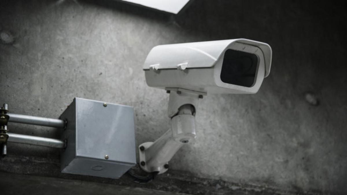 closeup_cctv_camera_wall_53876_33830_63324900