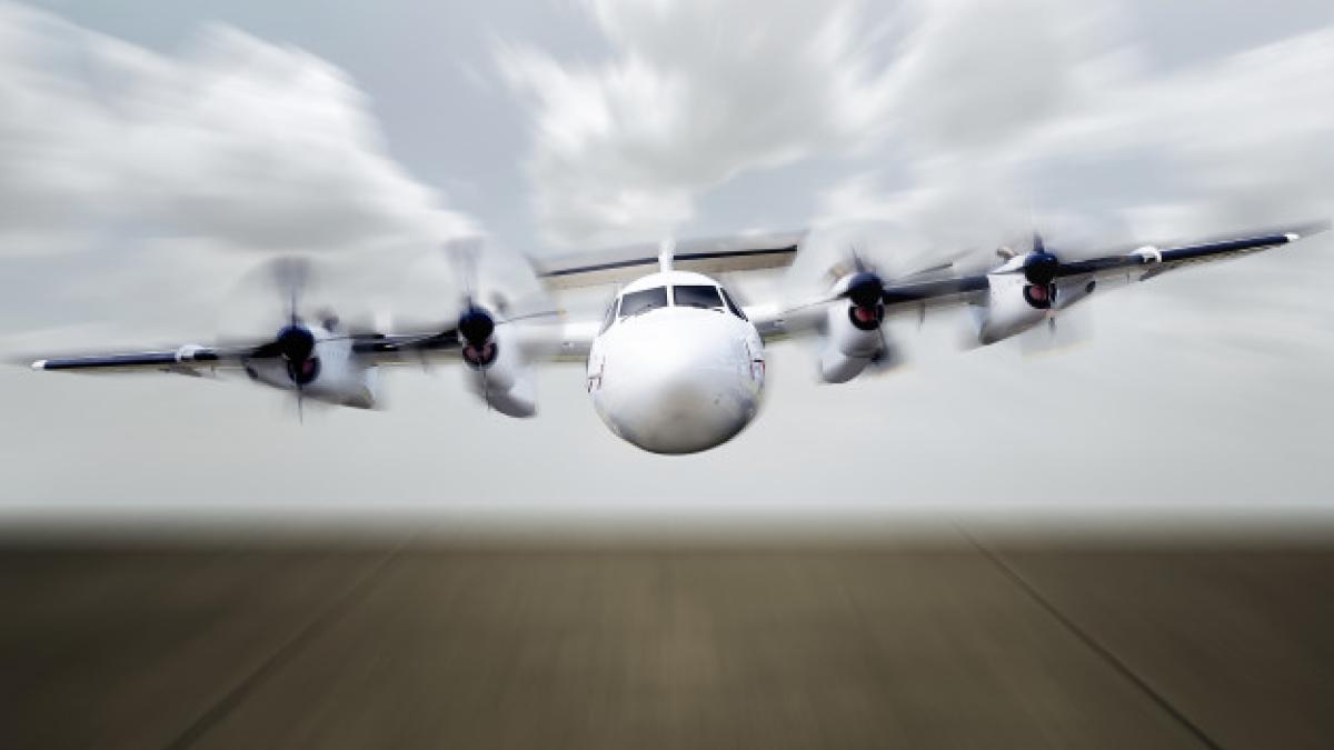 propeller_plane_ready_landing_9083_855_04466600