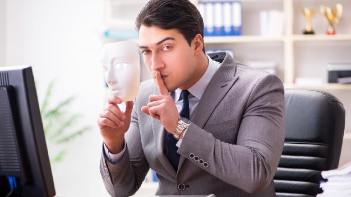 businessman_with_mask_office_hypocrisy_concept_85869_7787_97324700