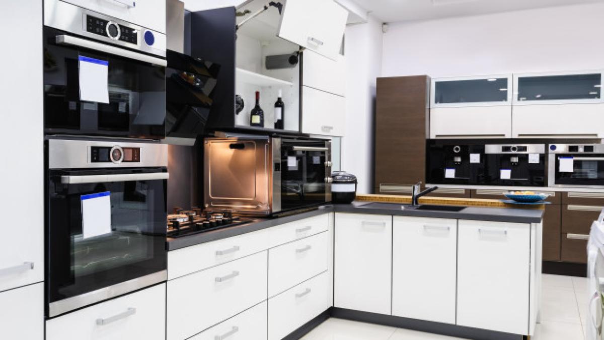 modern_hi_tek_kitchen_clean_interior_design_97070_1216_05514000