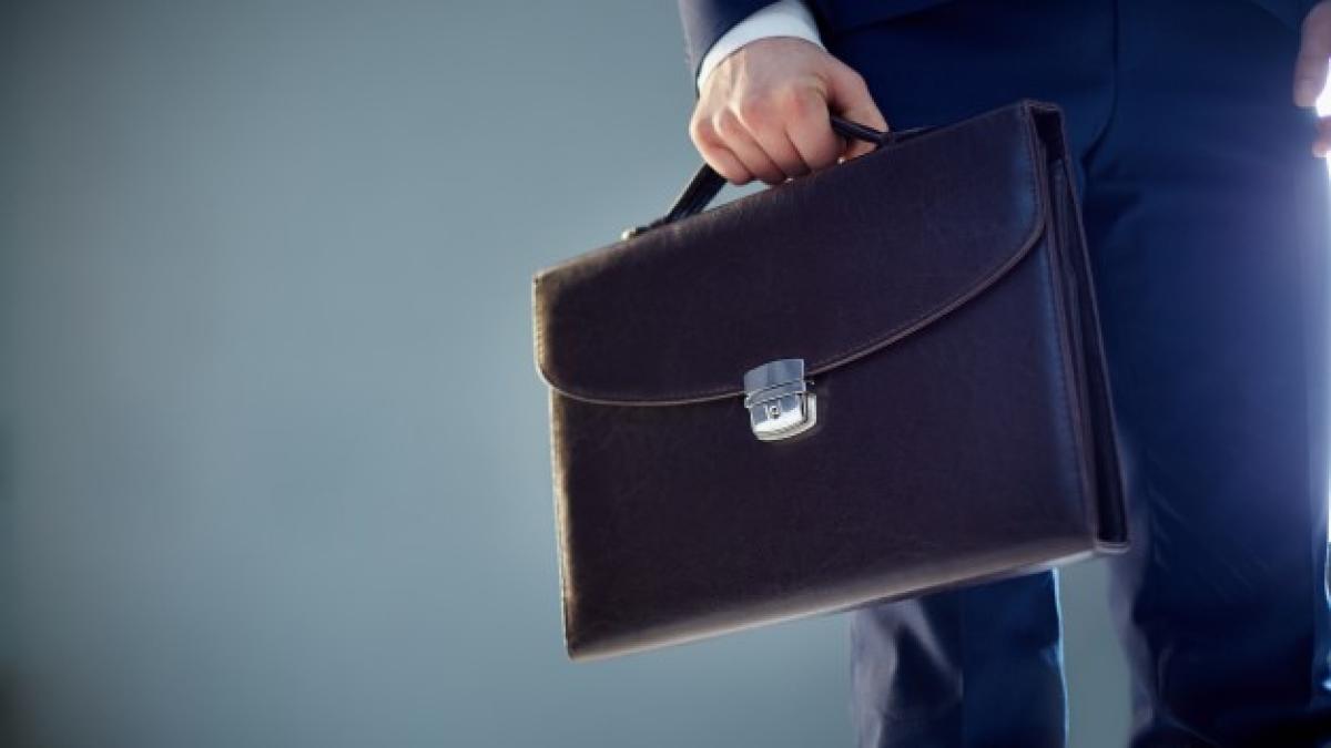close_up_briefcase_1098_3090_24094600
