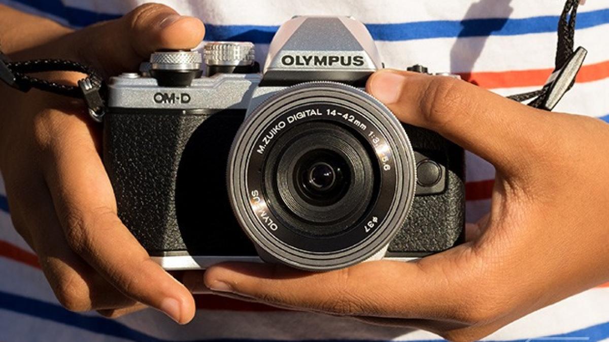 carousel_02_mirrorless_under_1k_olympus_om_d_e_m10_ii_630_21563400