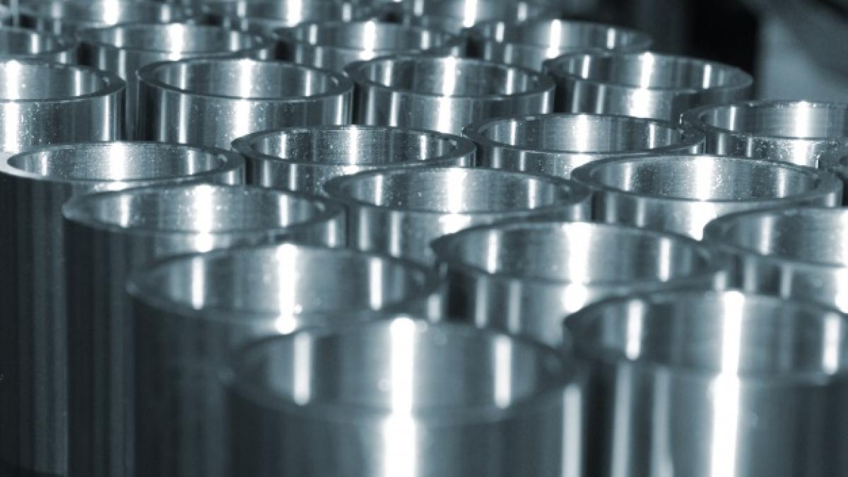 steel_pipes_put_together_1112_903_27475600