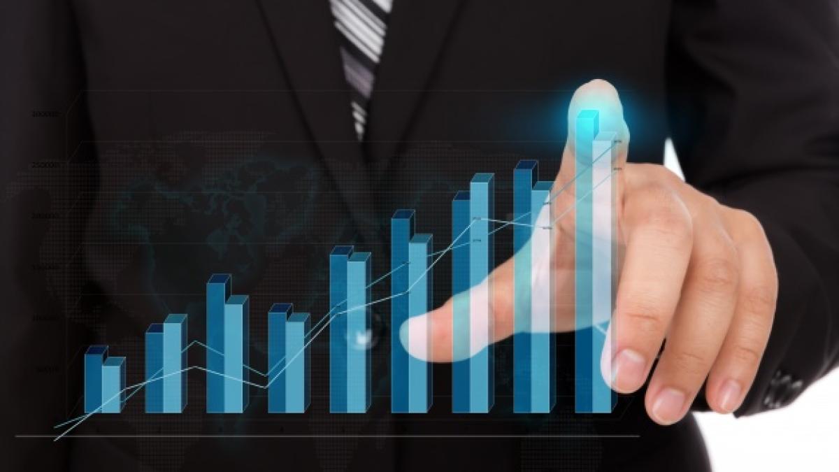 businessman_touching_tip_bar_chart_1232_898_70754000