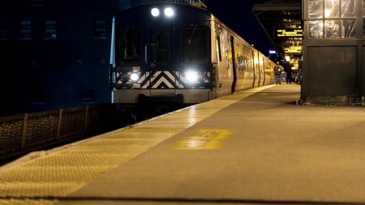 train_passing_by_station_night_23_2148242217_74401300