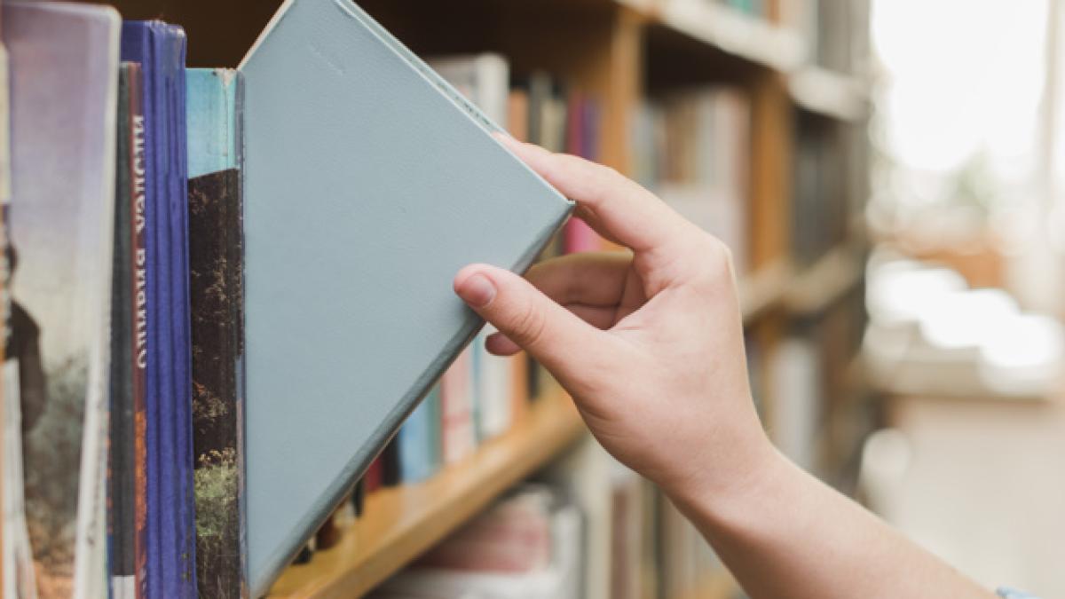 crop_hand_taking_book_from_shelf_23_2147845909_23957800