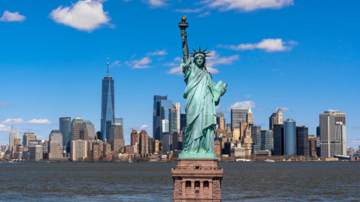 statue_liberty_scene_new_york_cityscape_river_side_which_location_is_lower_manhattan_41418_3385_80112200