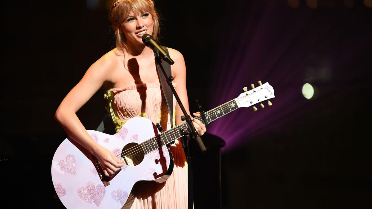 taylor_swift_time_100_gala_live_c_billboard_1548_14414400