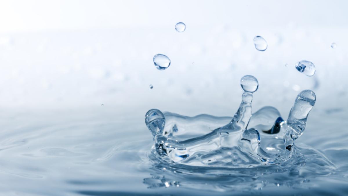 close_up_water_splashes_23_2147608472_81915400