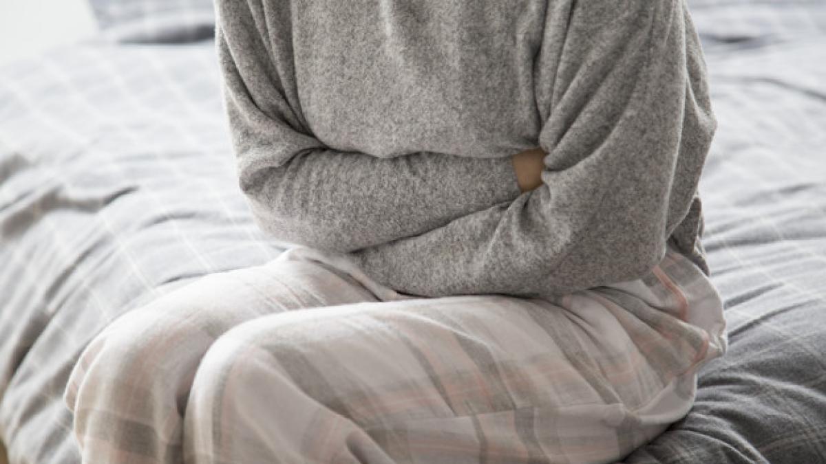 sick_woman_bed_keeping_hands_stomach_suffering_from_pain_1262_18651_29000900