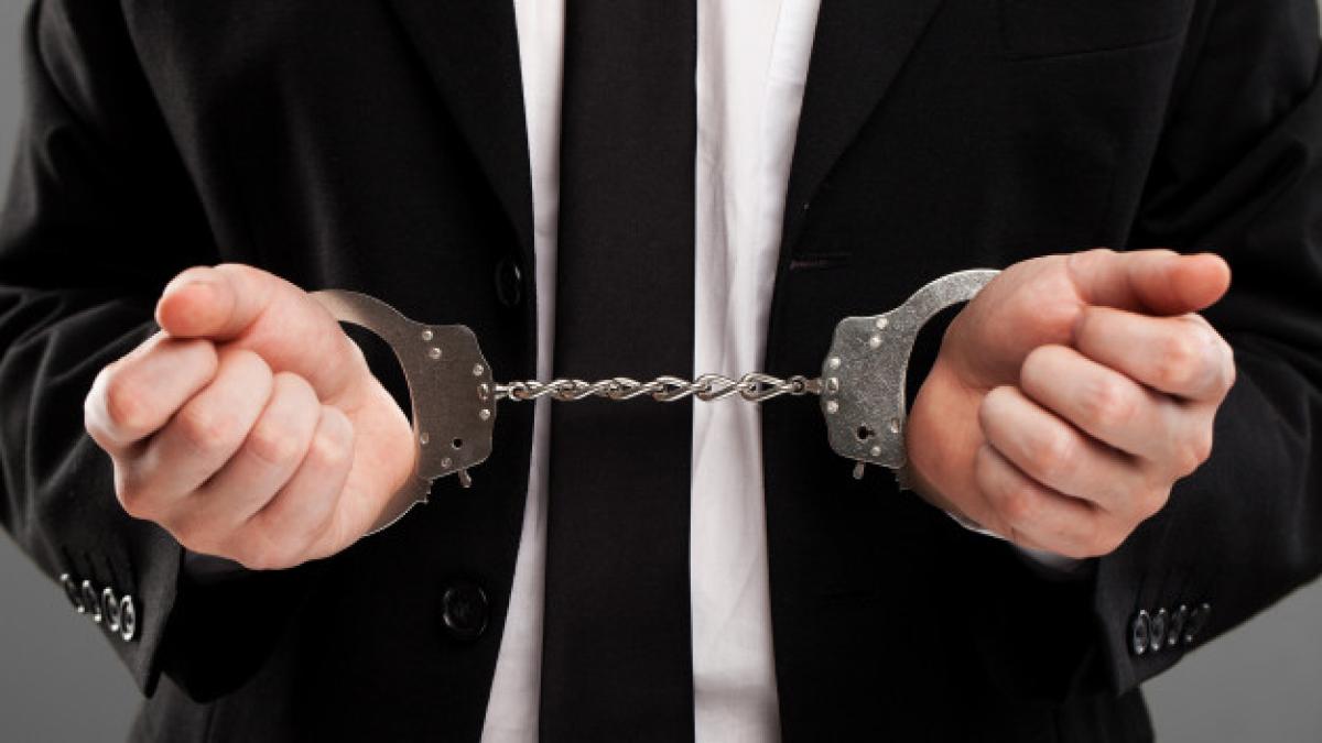 businessman_with_manacles_his_hands_144627_3847_59872500