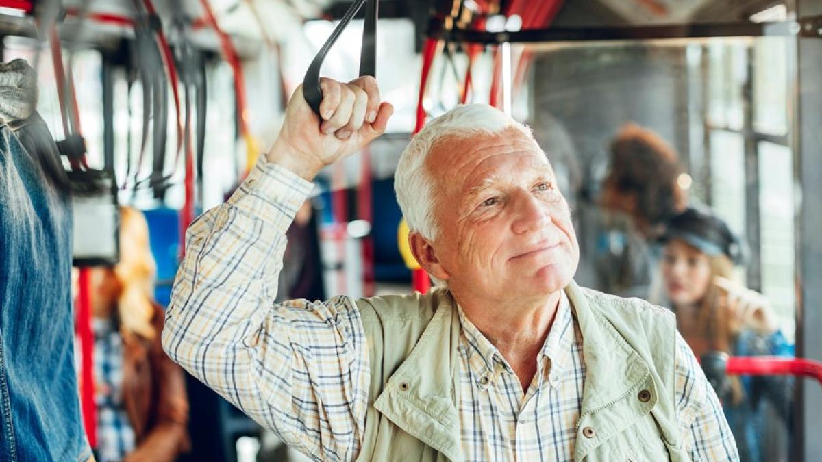 pensionar_autobuz_15003700